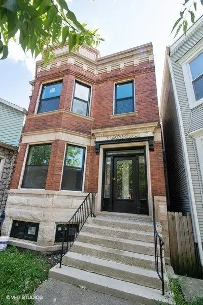 2843 W Fletcher Street
