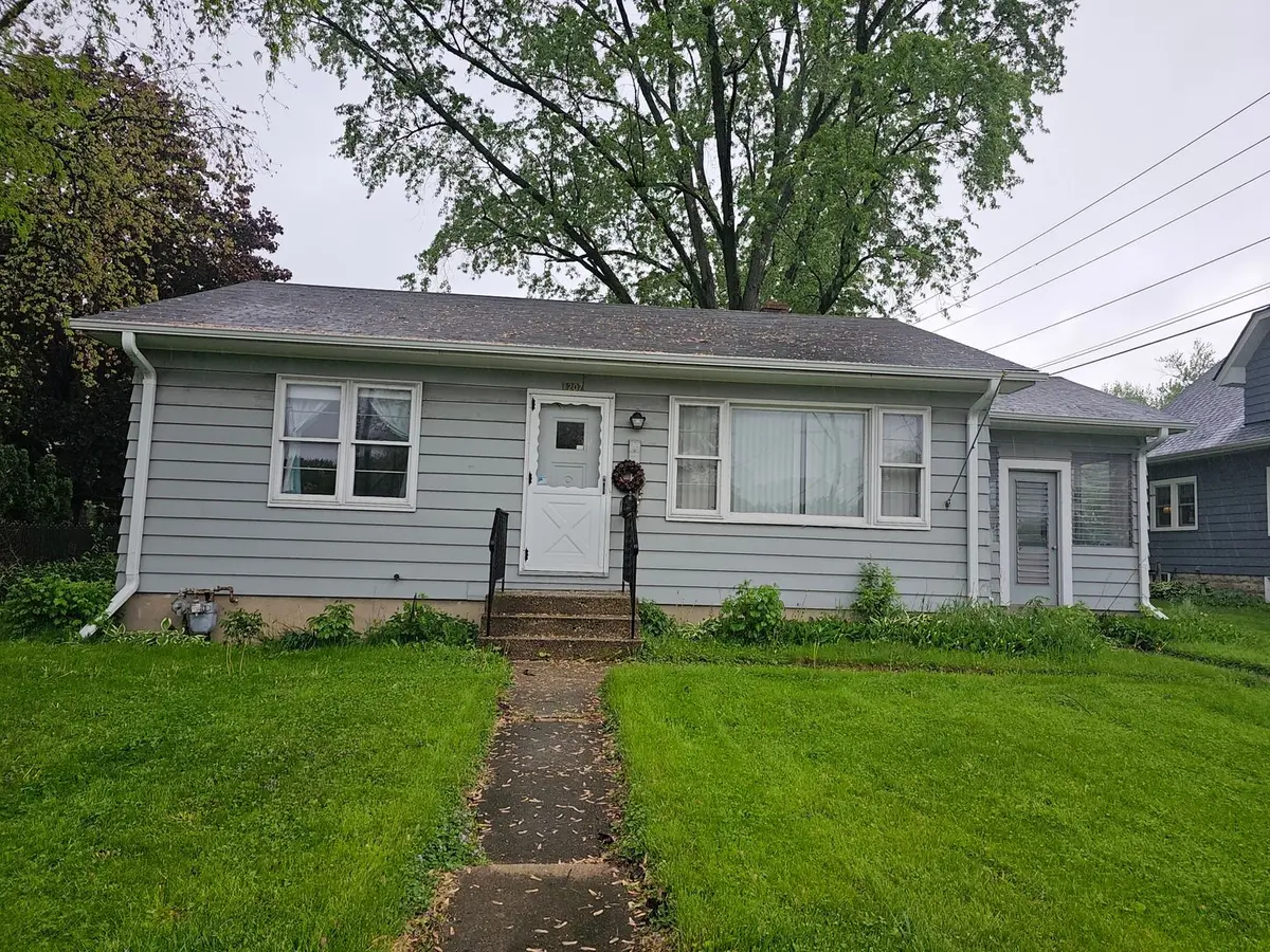 1207 W MAIN Street