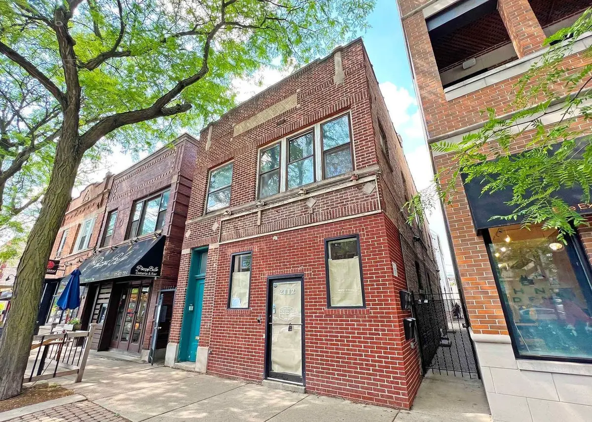 2112 W Roscoe Street