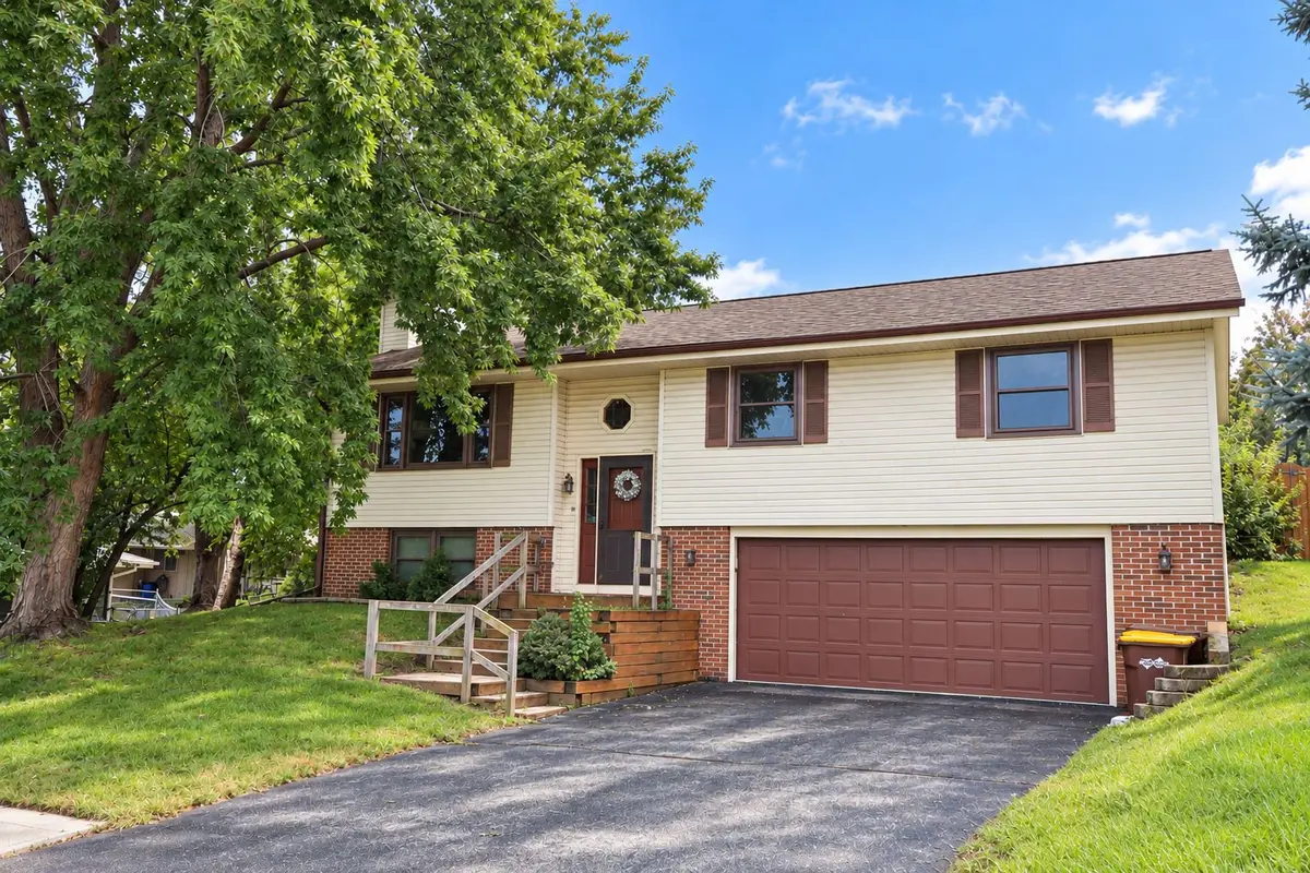 3819 Harwood Lane