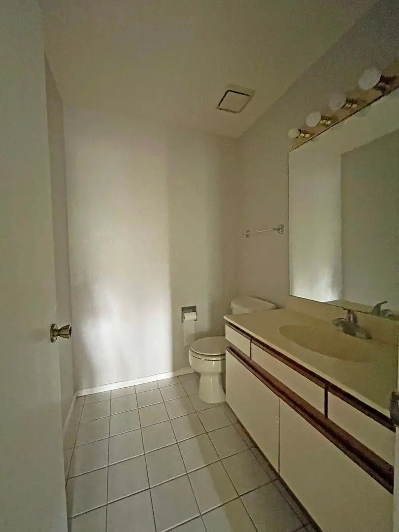238 Green Knoll Lane