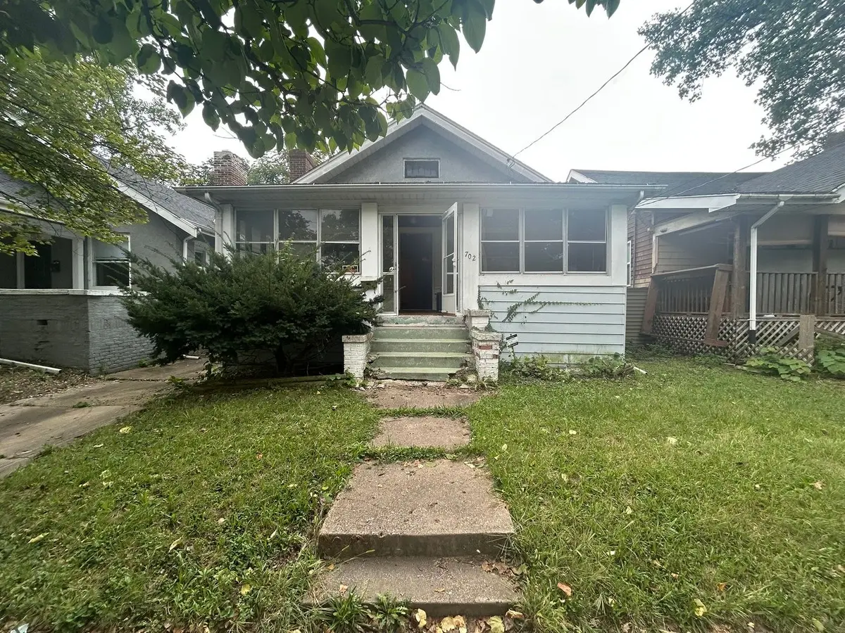 702 E FRYE Avenue