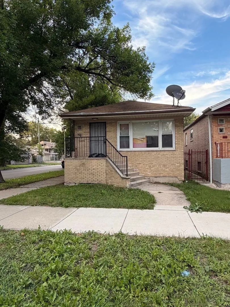 2058 W 67th Place