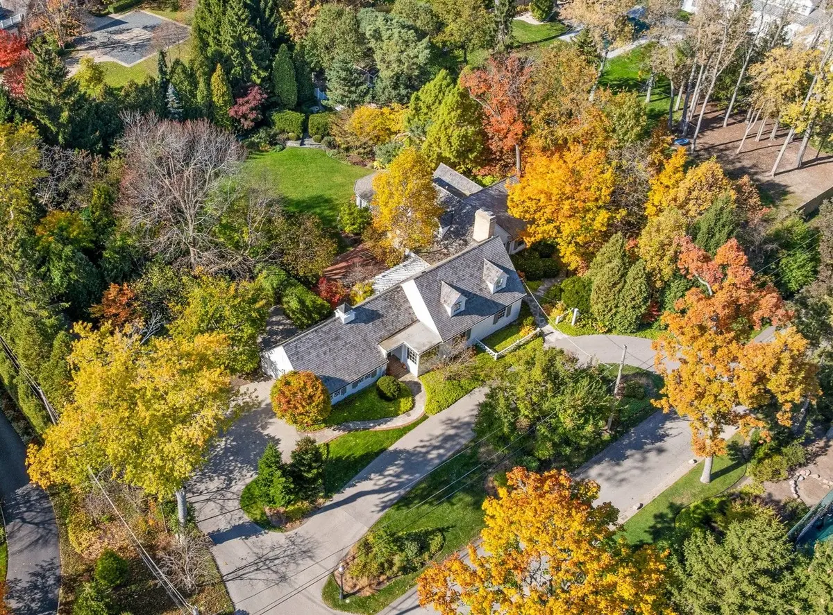 1070 Meadow Lane