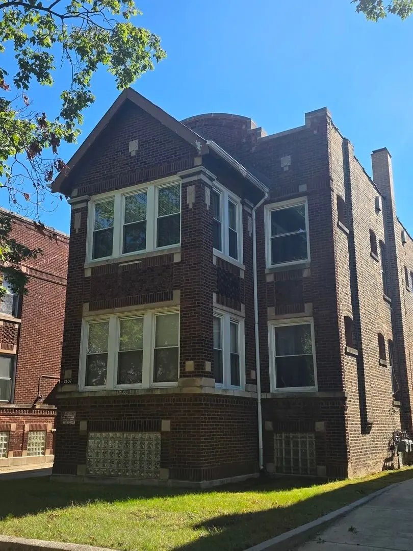 2107 E 72nd Place