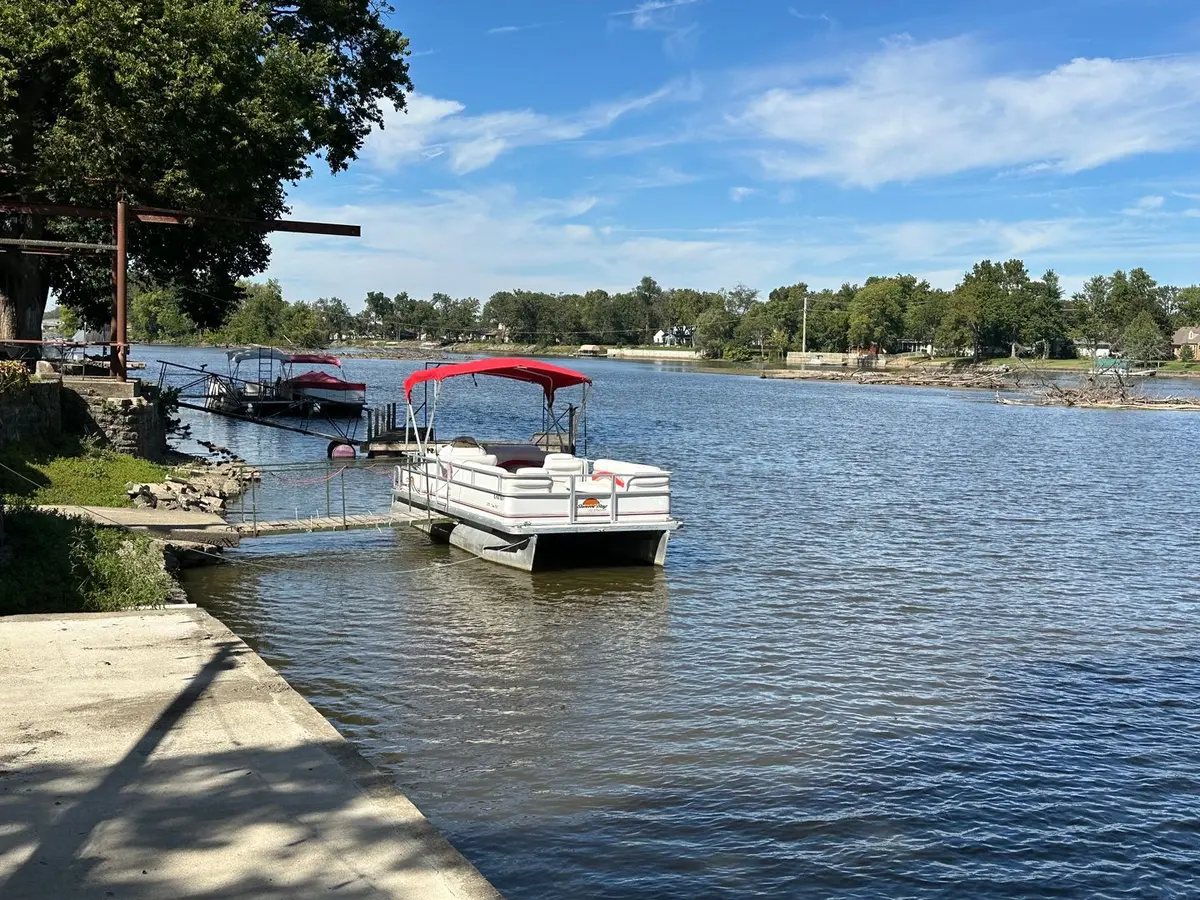 2833 River Road