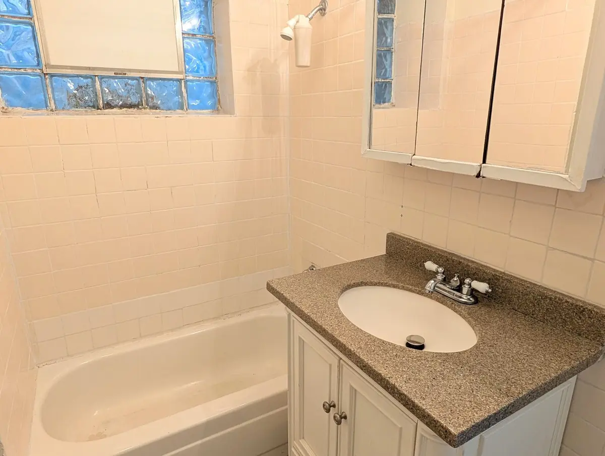 14 W Chestnut Street