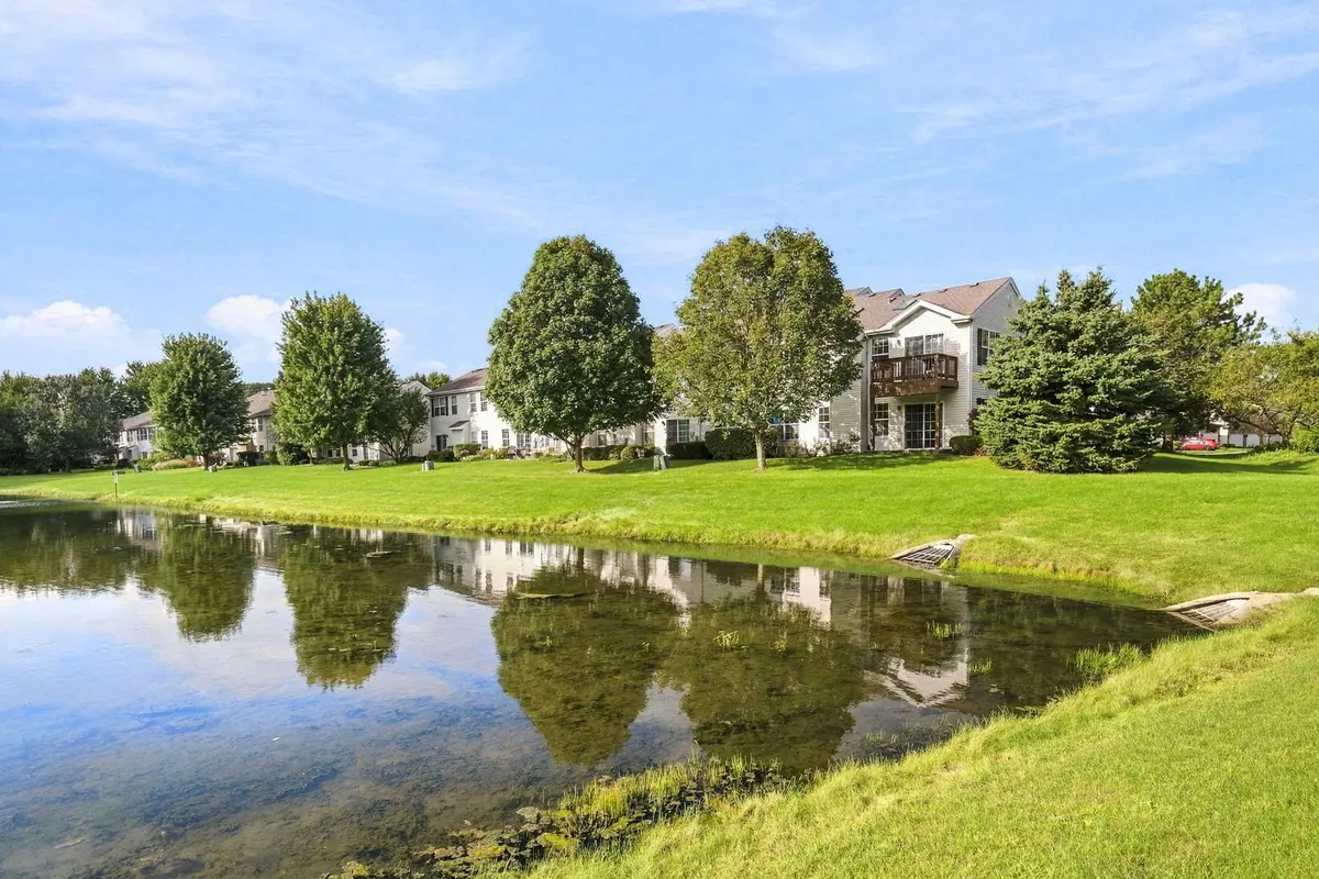 2469 Stoughton Circle