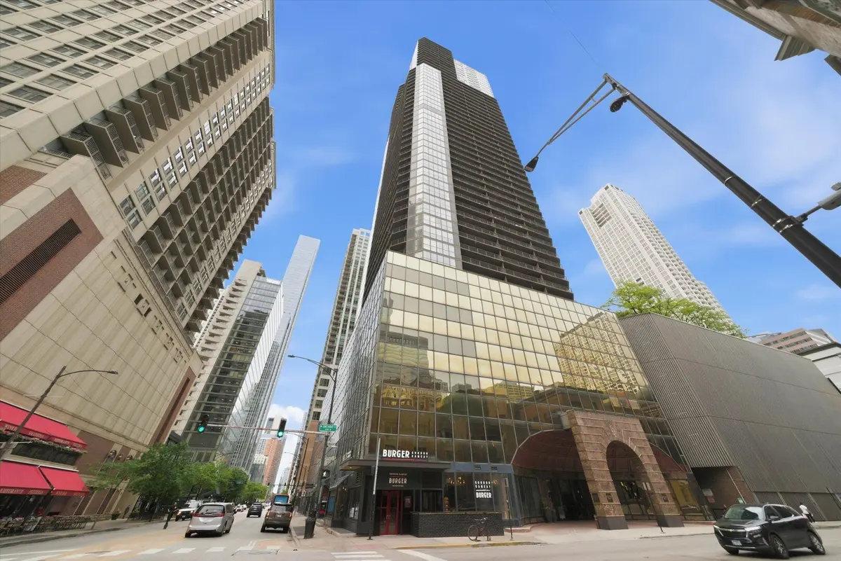 10 E Ontario Street