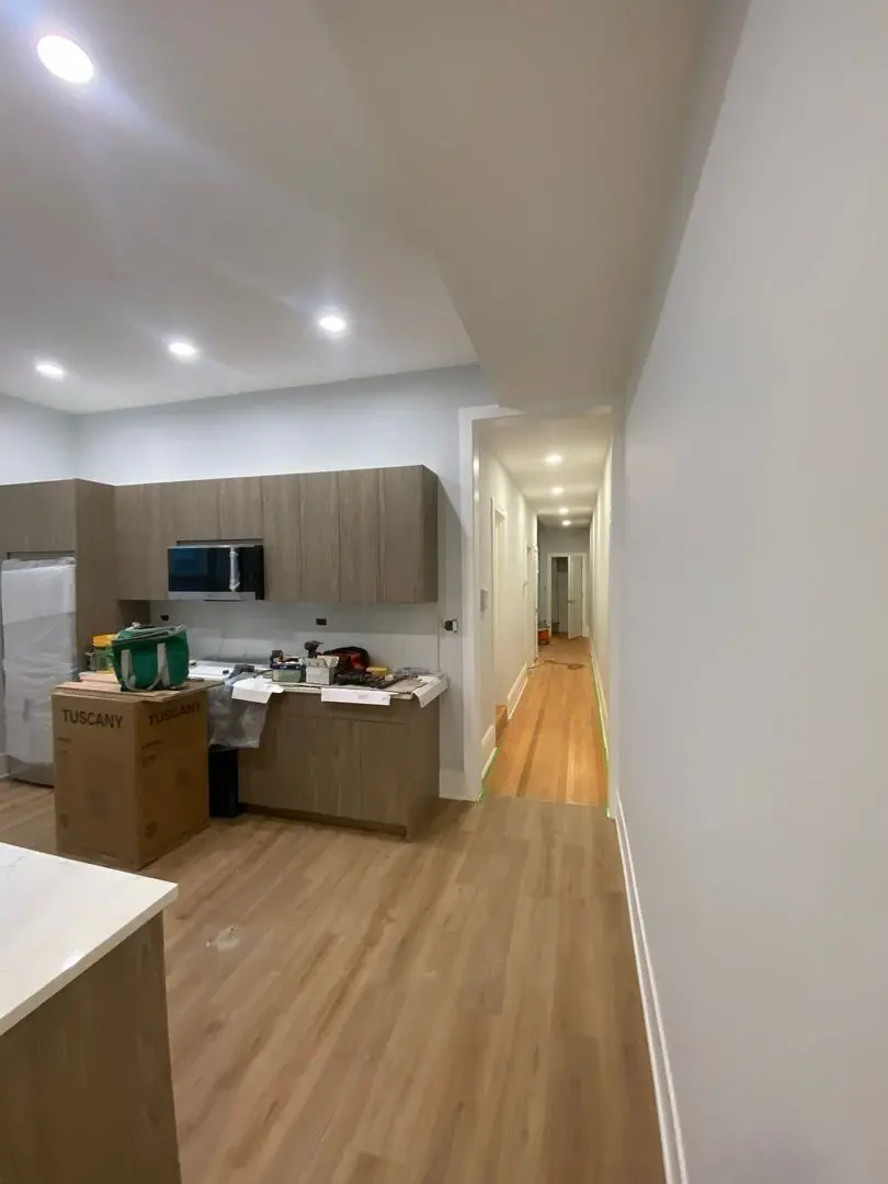 10 W CHESTNUT Street