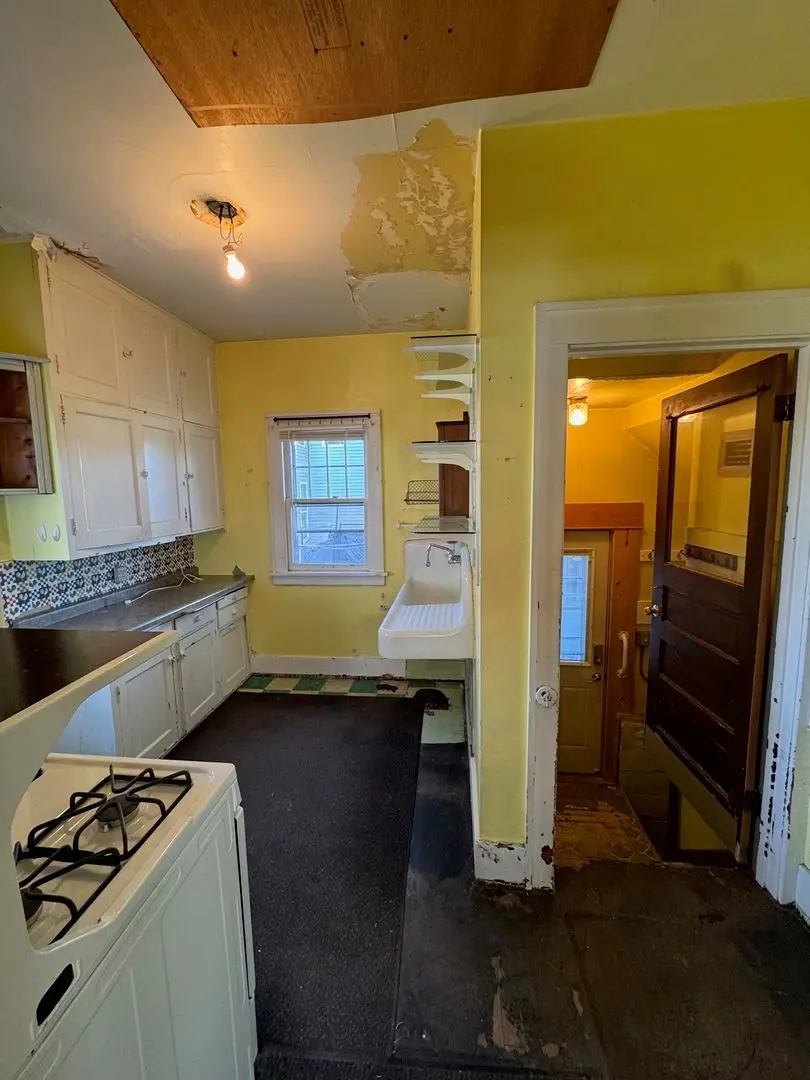 918 W Locust Street