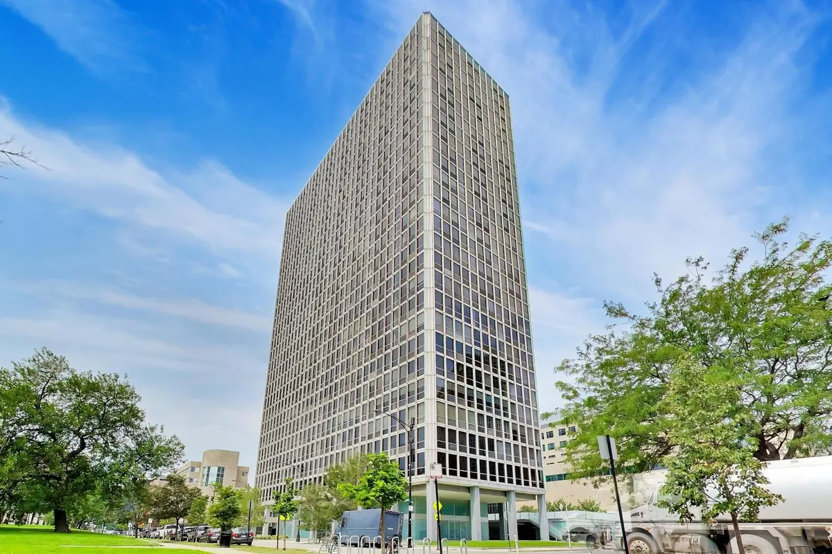 330 W Diversey Parkway