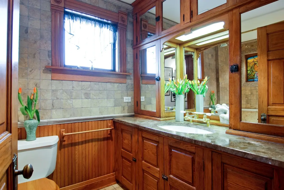 622 W Briar Place