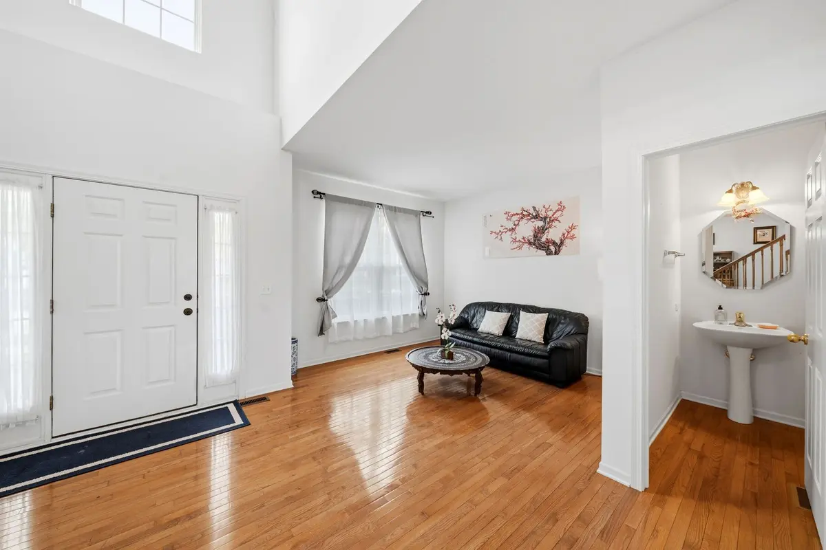 2529 W Autumn Drive