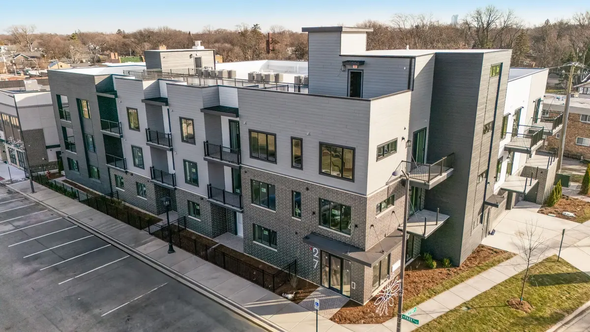 27 W Park Boulevard