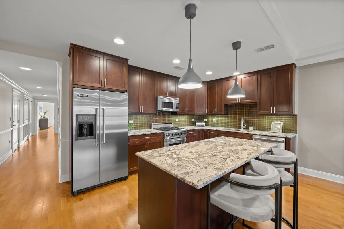 1921 W Diversey Parkway