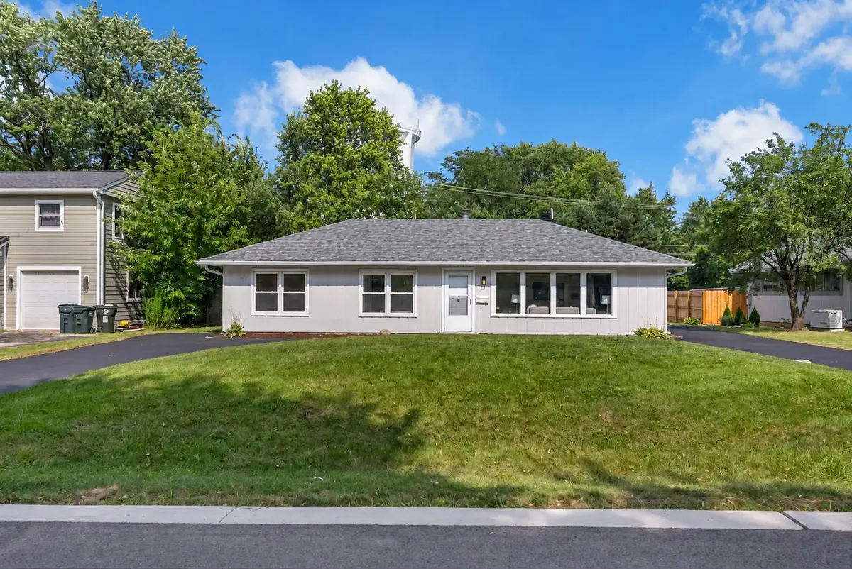 727 SKYLINE Drive