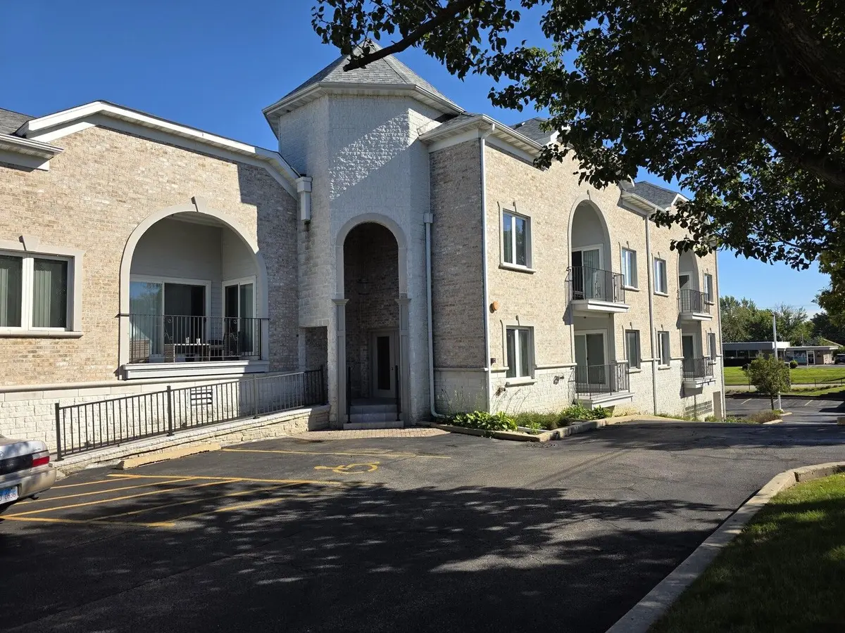 1990 Larkin Avenue