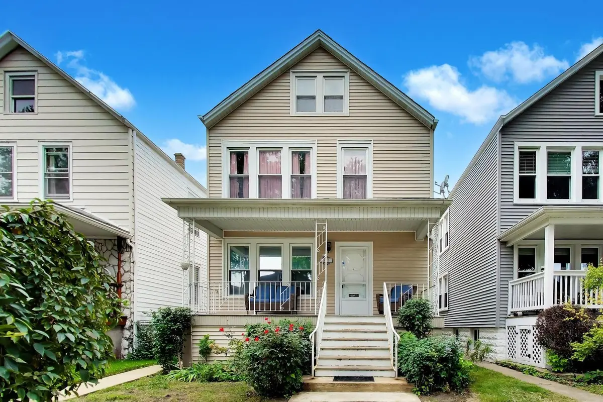 4132 N Maplewood Avenue