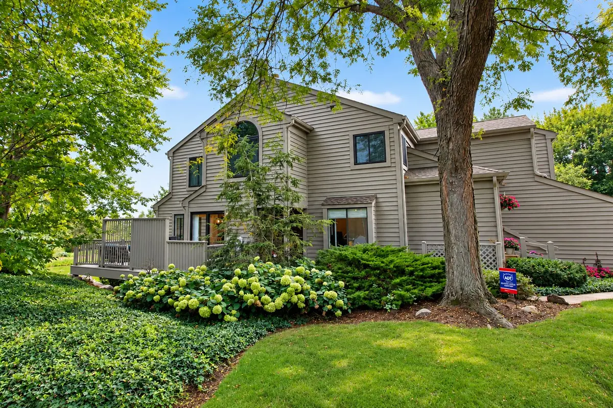 873 W Longmeadow Court