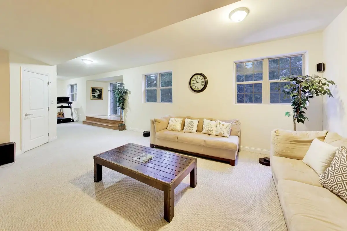 3511 Huntington Terrace