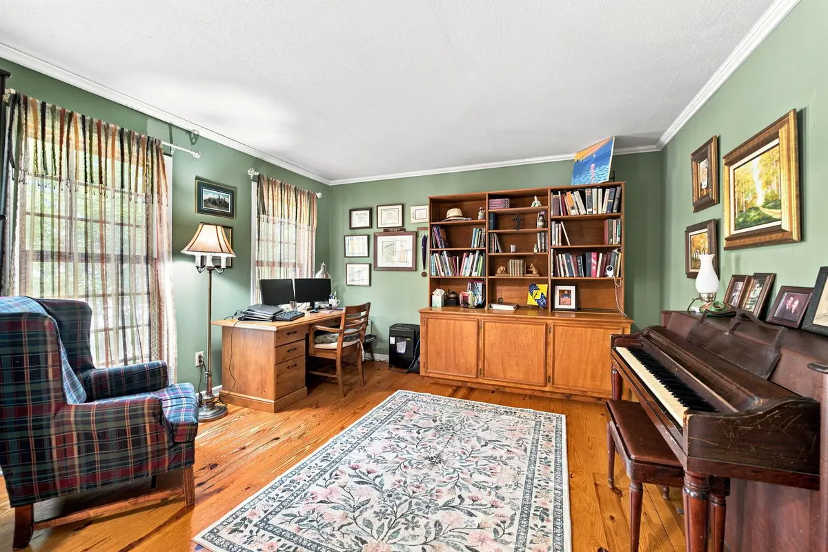 1613 Locust Road