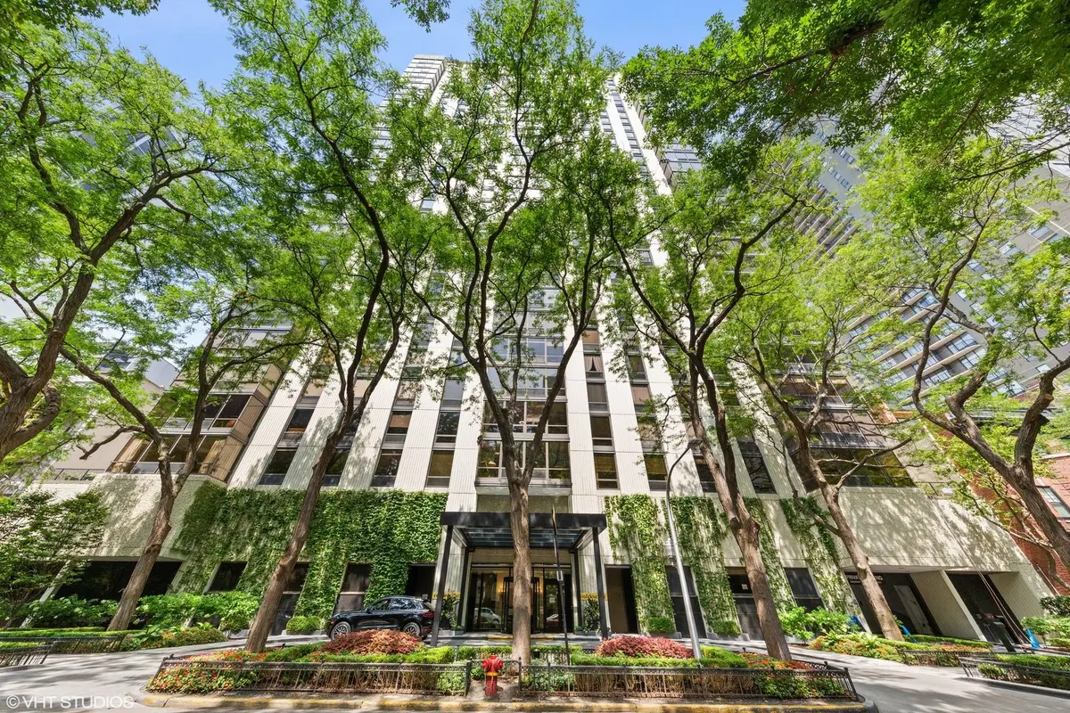 100 E bellevue Street