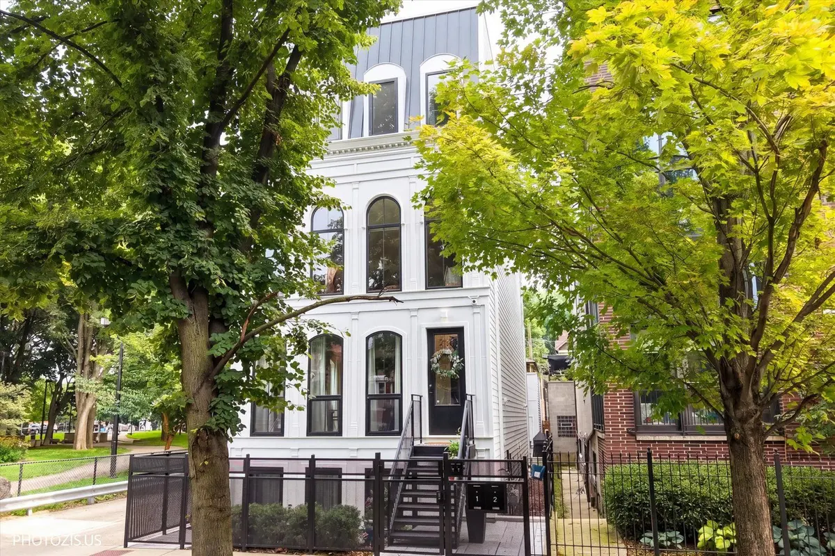2321 W Belden Avenue