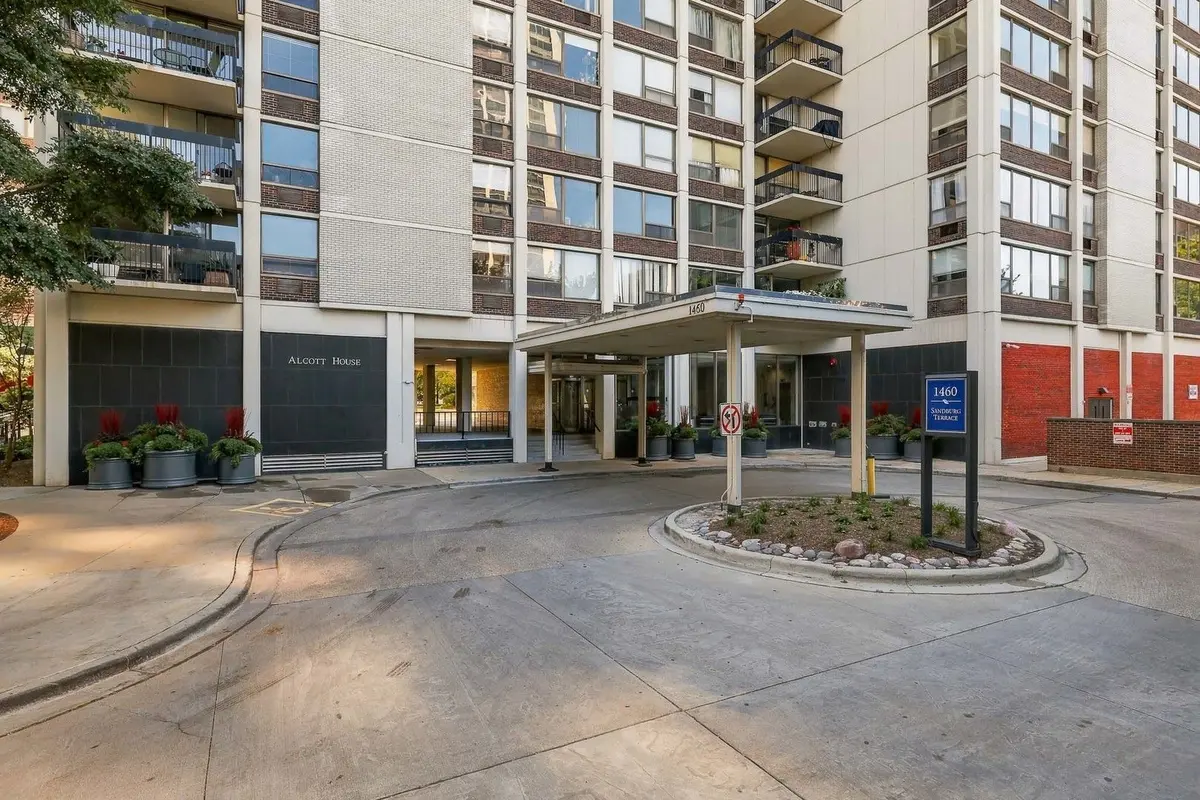1460 N Sandburg Terrace
