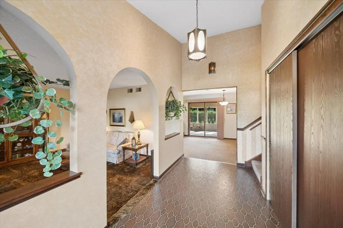 1111 Rushwood Avenue