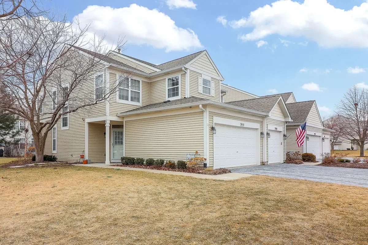 2810 White Thorn Circle