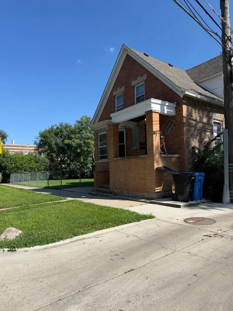 911 W 84th Street
