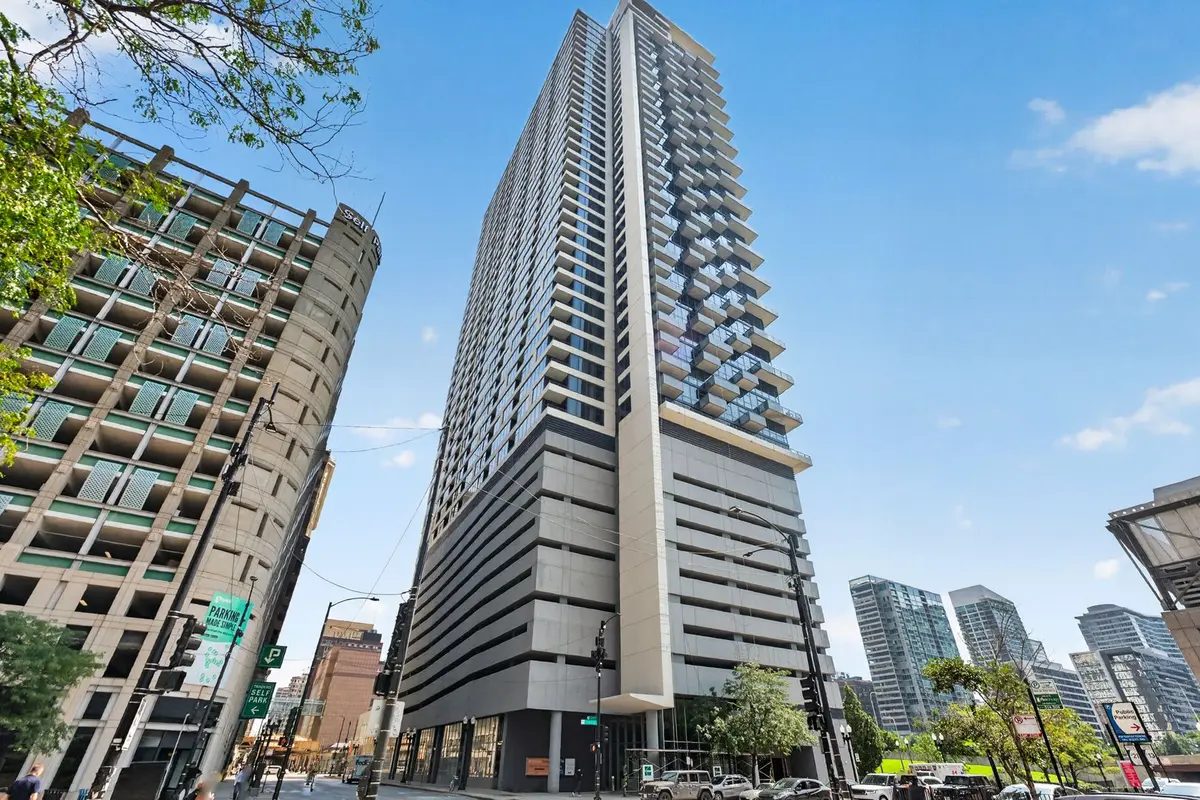 235 W Van Buren Street