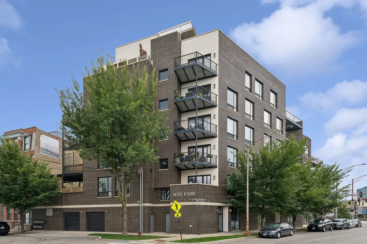 1157 W Erie Street