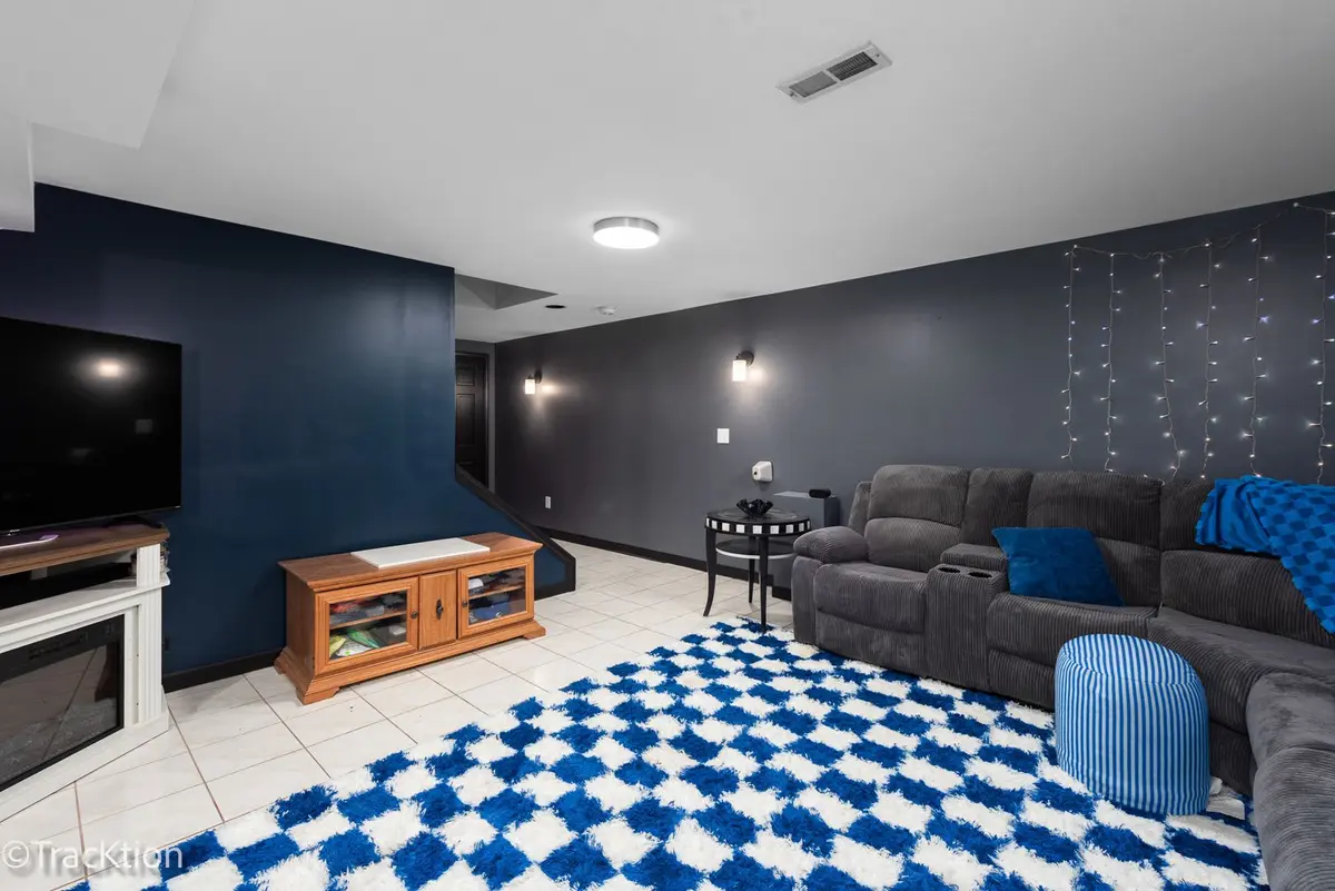 360 Lakeview Drive
