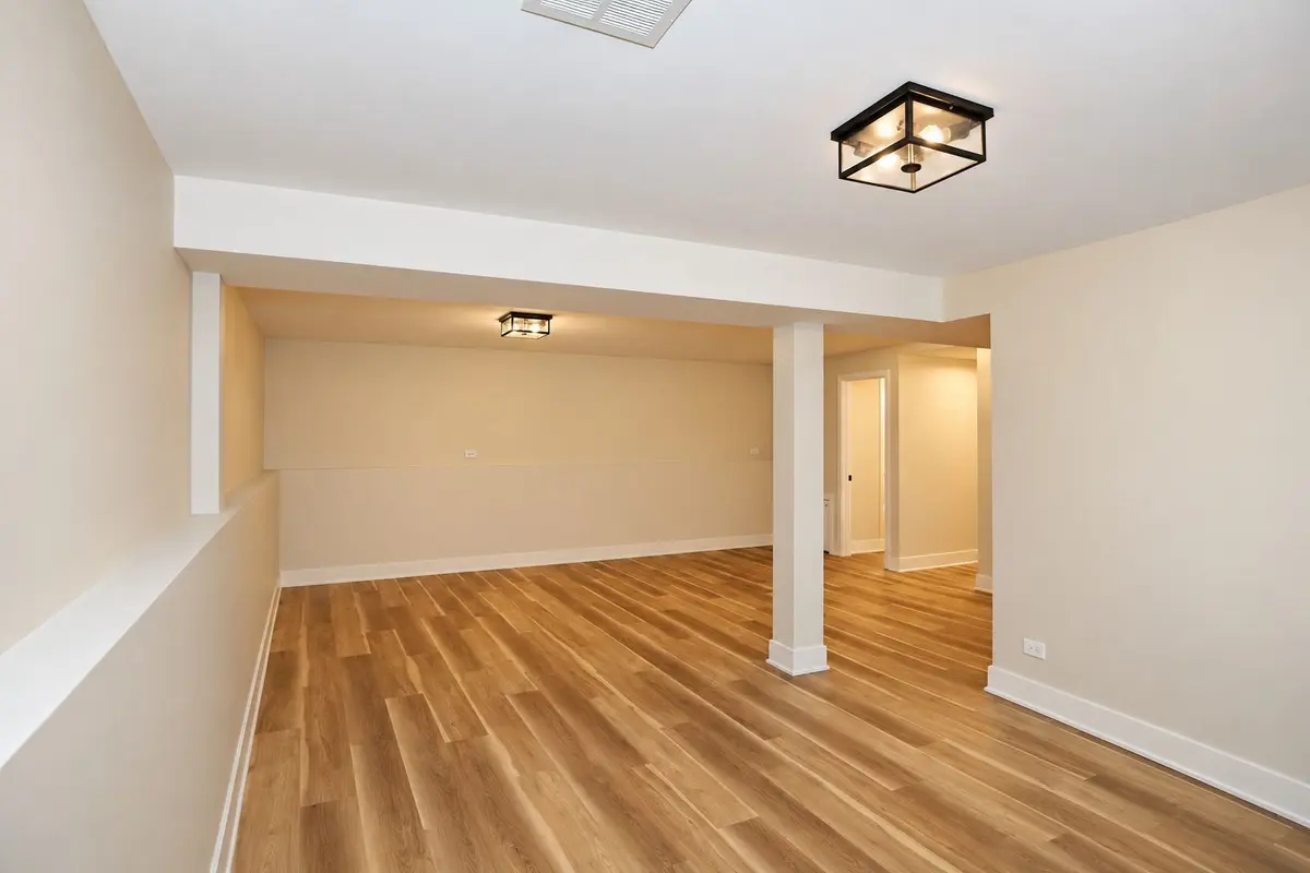 30W234 Claymore Lane