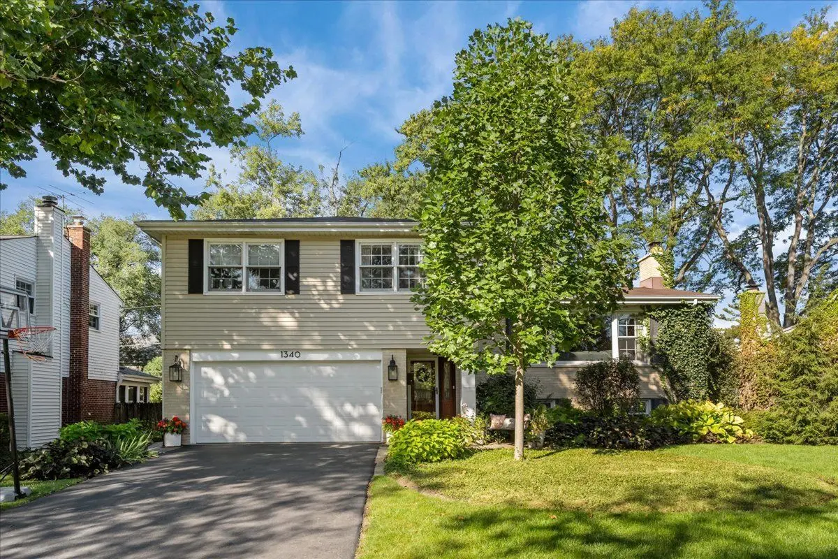 1340 Hawthorne Lane