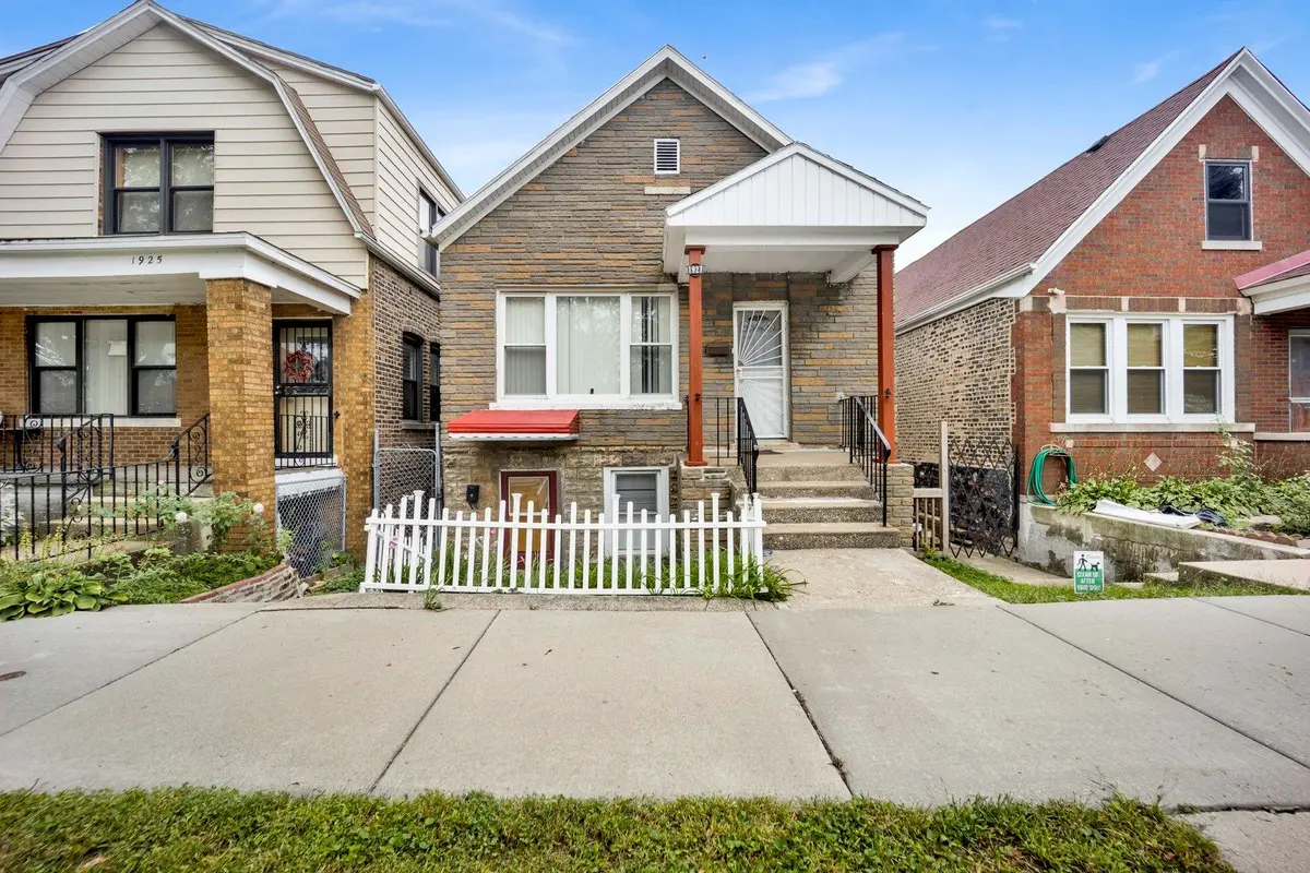1927 W 34th Place