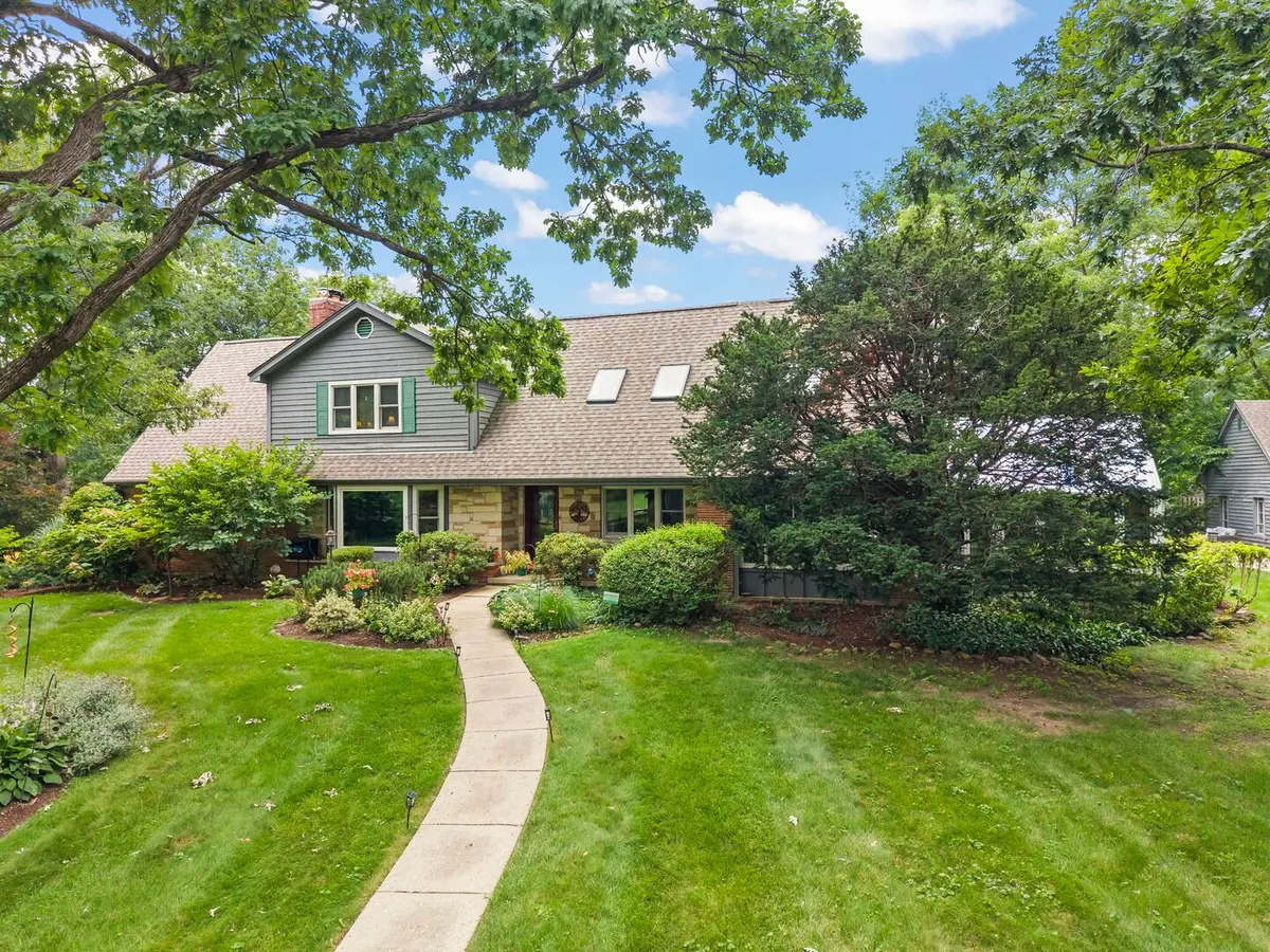 27W118 Cove Lane