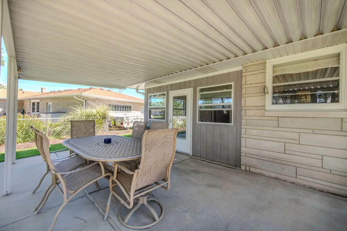 405 Bevan Drive E