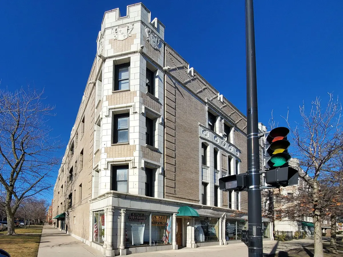 7100 N Sheridan Road