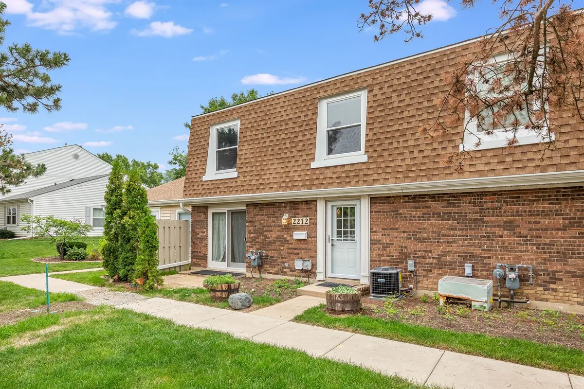 2212 Cardinal Court