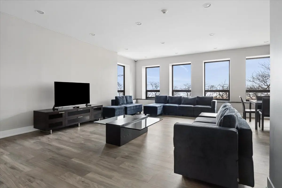 1100 N LAKE SHORE Drive