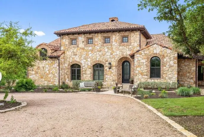 808 Rivercliff Drive