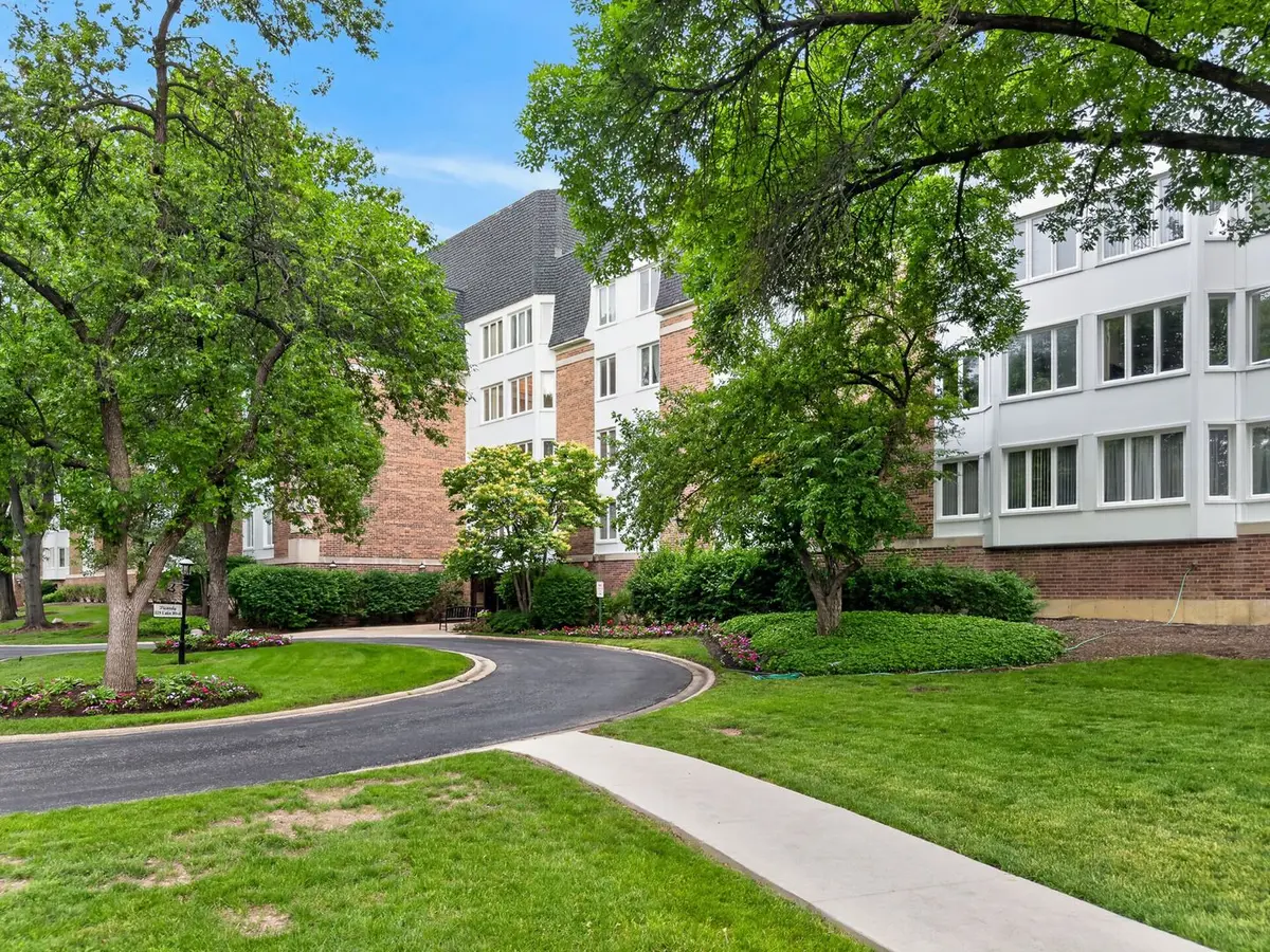 225 Lake Boulevard