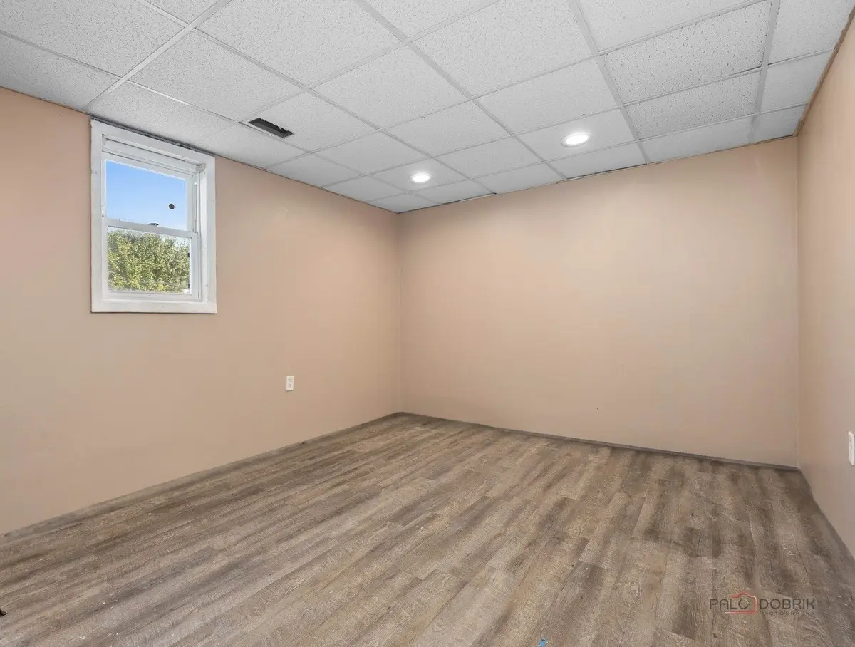 4816 W 121st Place