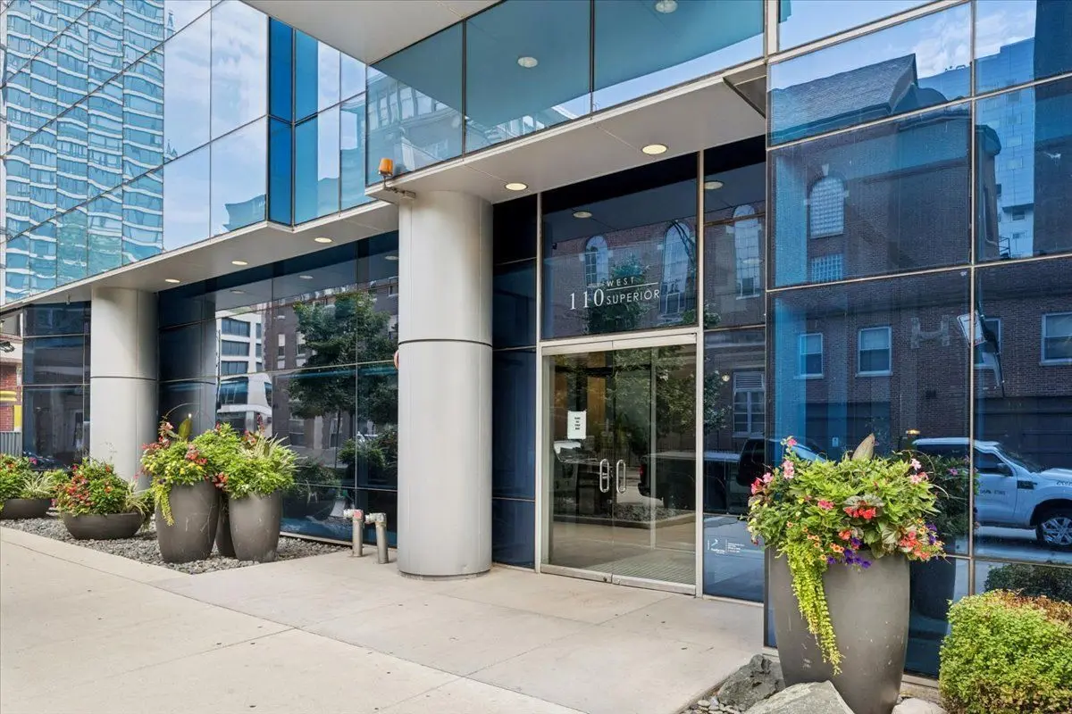 110 W Superior Street