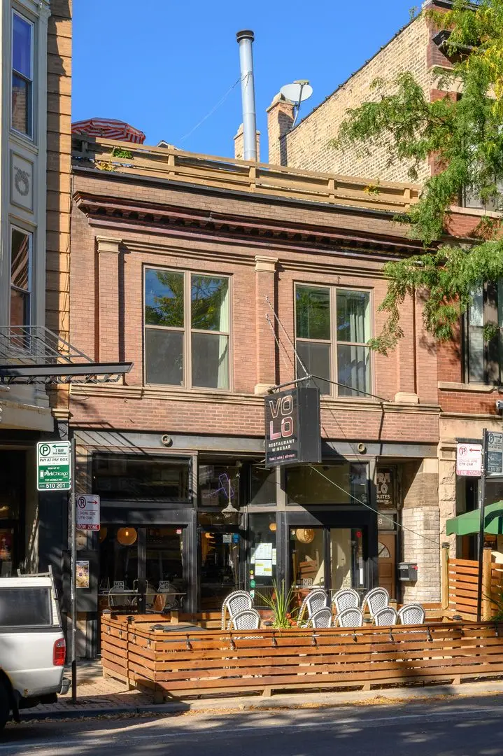 2008 W Roscoe Street