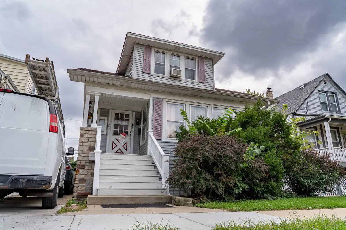5023 W Eddy Street