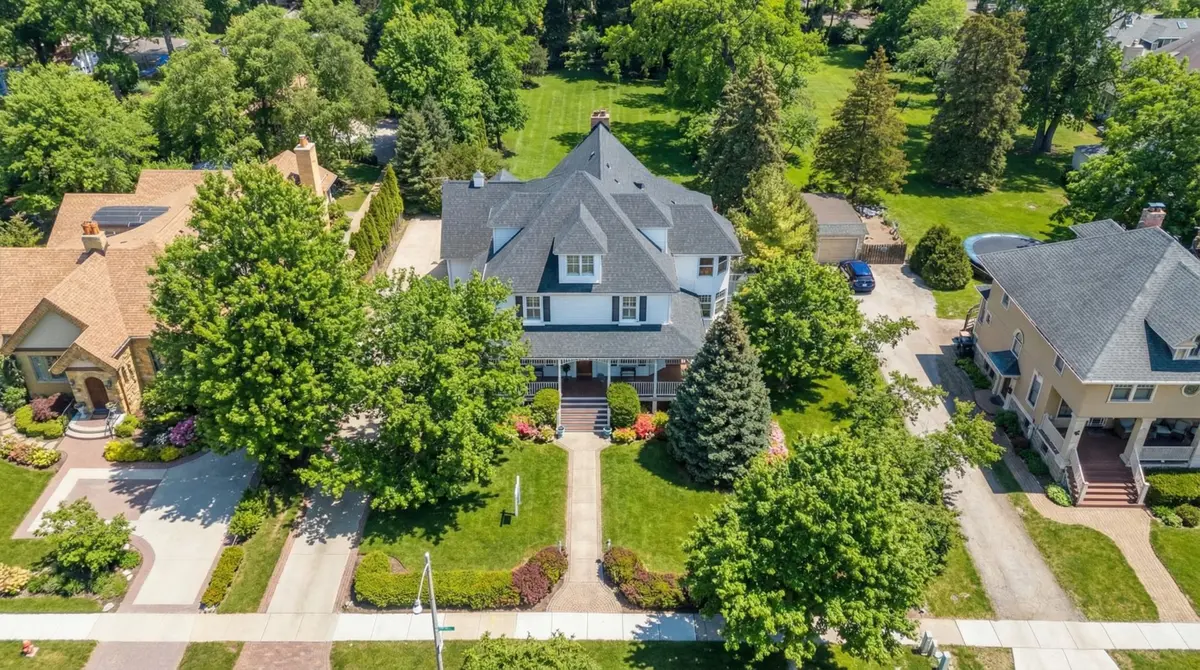 300 E Euclid Avenue